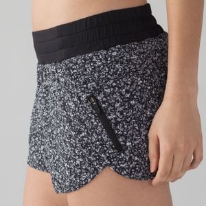 NWOT Lululemon Tracker Short IV *4way Stretch 4"